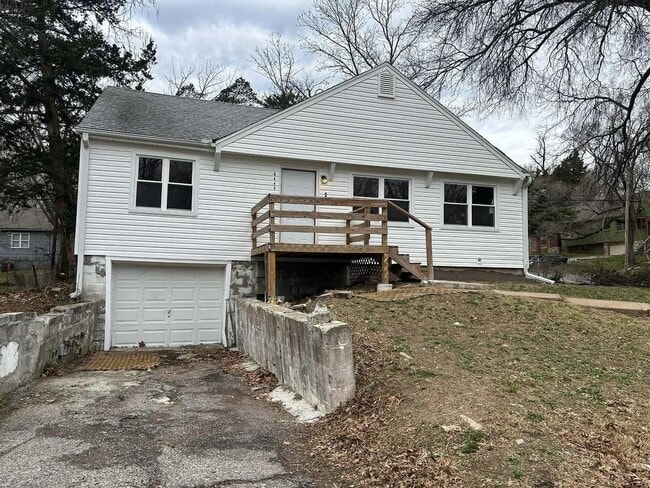 Building Photo - 6640 Flora Ave