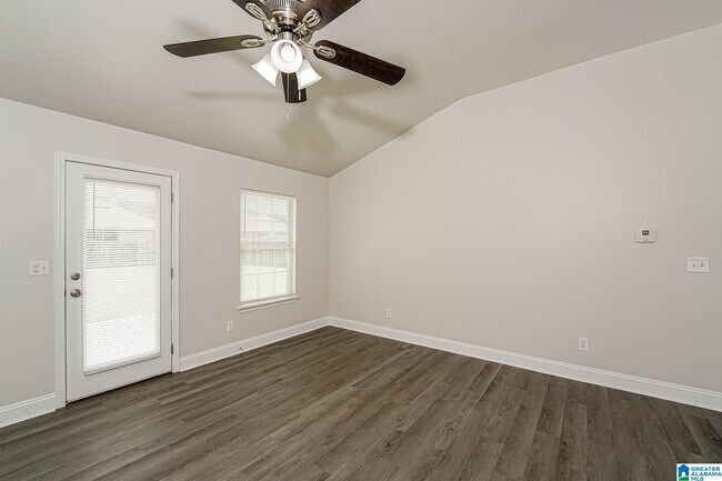 Photo - 955 Clover Ave