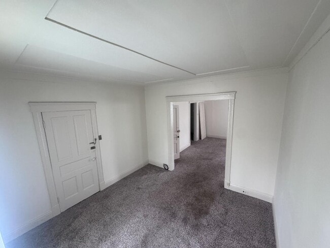 Photo - 514 E 6th St Apartment
