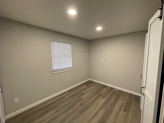 Photo - 2008 Juniper Dr Unit B