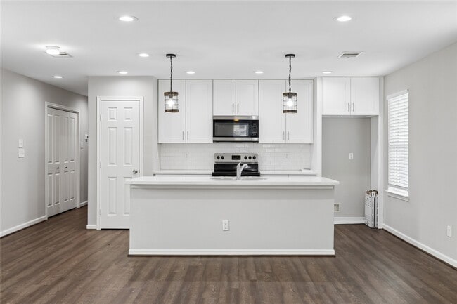 Photo - 3342 Simmons St
