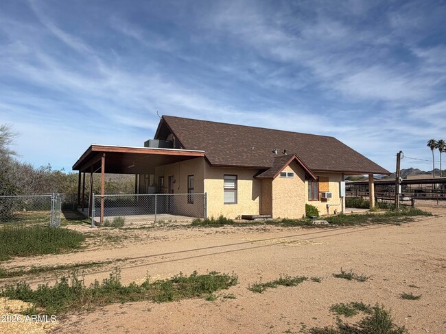 Photo - 1328 E Maddock Rd