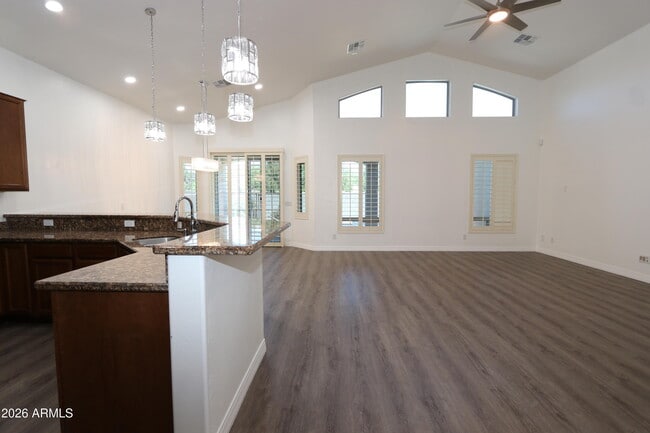 Photo - 852 E Rawhide Ct