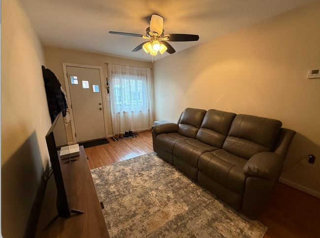 Photo - 325 Taylor St