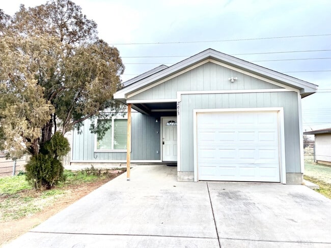 Building Photo - 2613 Globe Ave