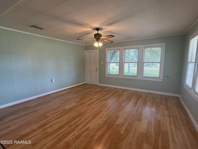 Photo - 129 E Broussard Rd