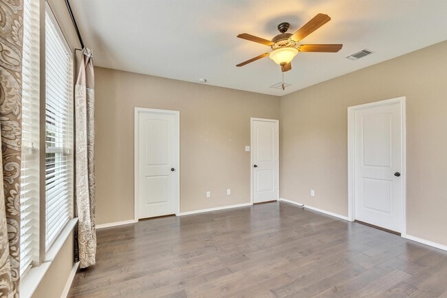 Photo - 1709 Uhland Dr