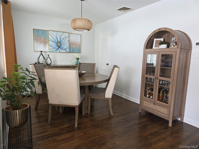 Photo - 181 Barrymore Blvd