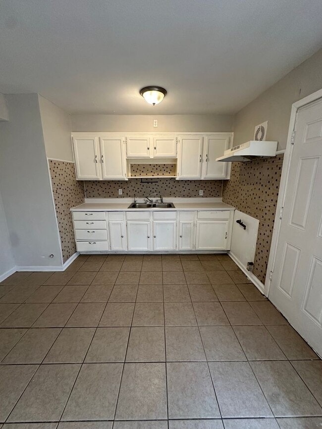 Photo - 4 Bed 1 Bath