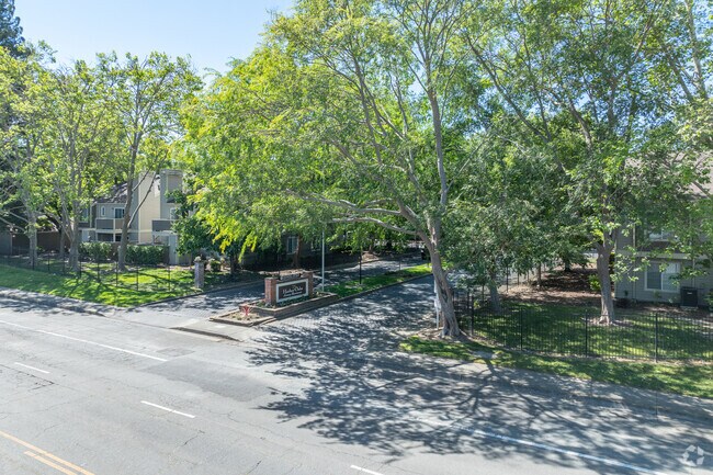 Photo - 2200 Gateway Oaks Dr Apartments