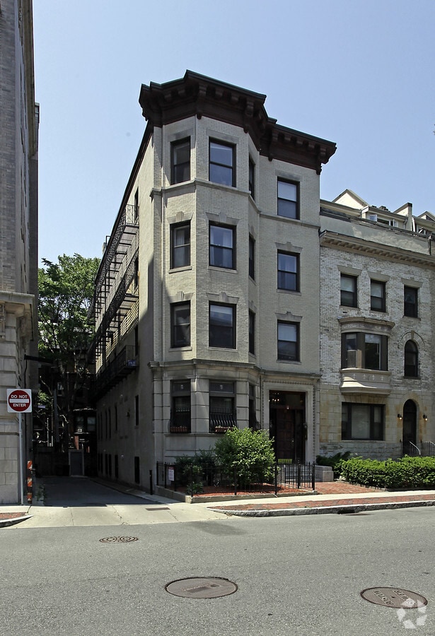 Photo - 65 Hemenway St