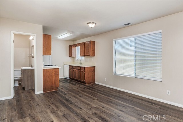 Photo - 1768 Newport Ave Unidad 1