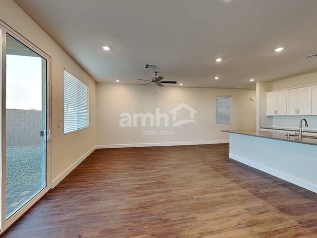 Photo - 836 Longwood Gdns St