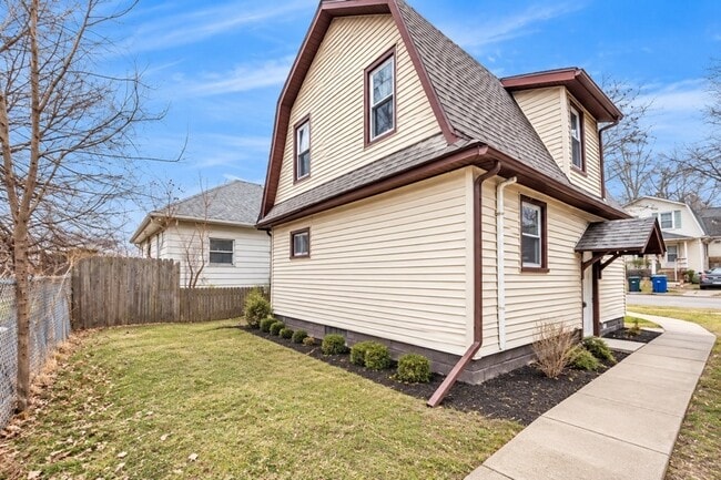 1105 May St