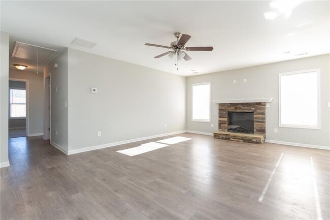 Photo - 82 Gray Field Ct