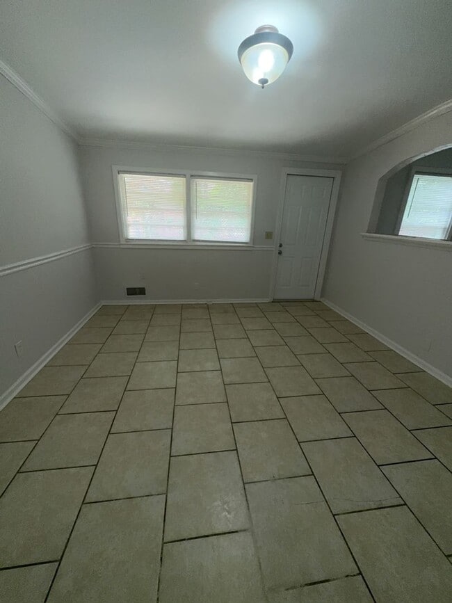 Photo - 380 Victoria Dr