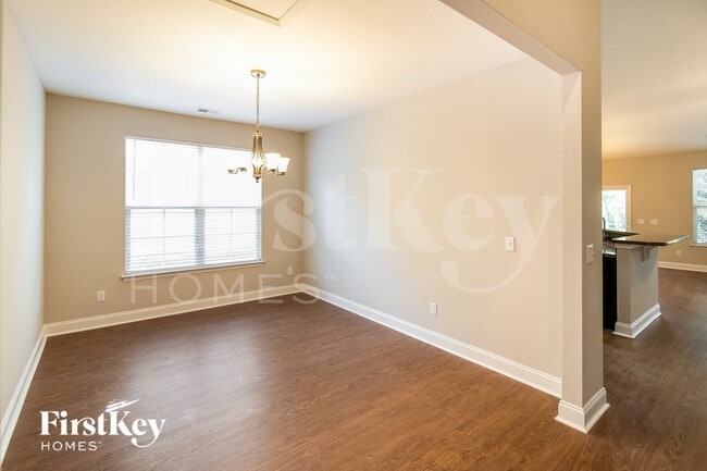 Photo - 107 Springbank Ct