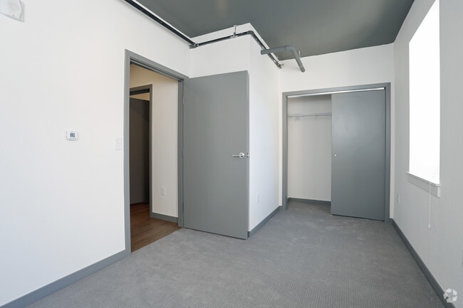 2BD, 2BA -788 SF