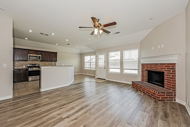 Photo - 1813 Sparrow Ln