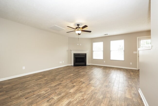 Photo - 413 Creek Oak Dr