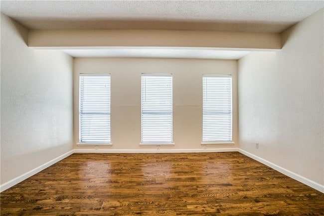 Photo - 224 Simmons Dr