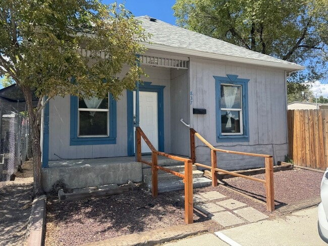 Building Photo - SIngle family home in the heart of Elko