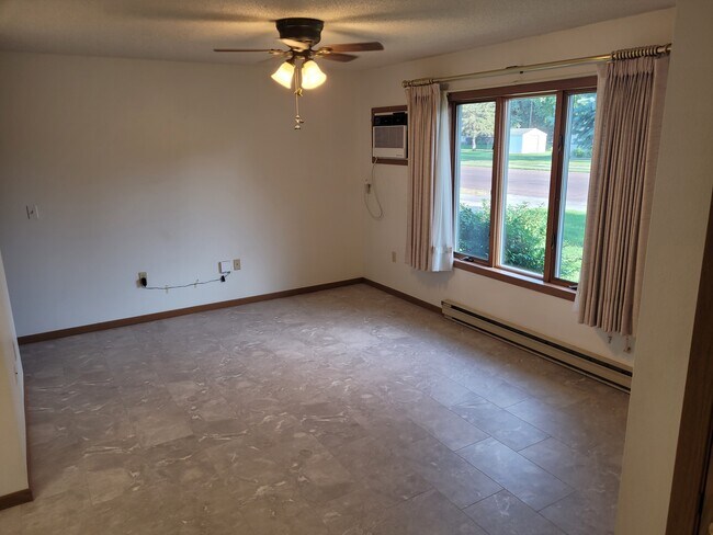 LIVING ROOM - 1101 W Elm Ave Unit 1