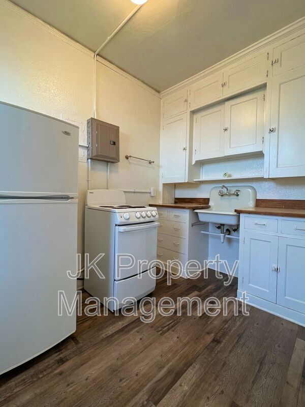 Photo - 310 5th St N