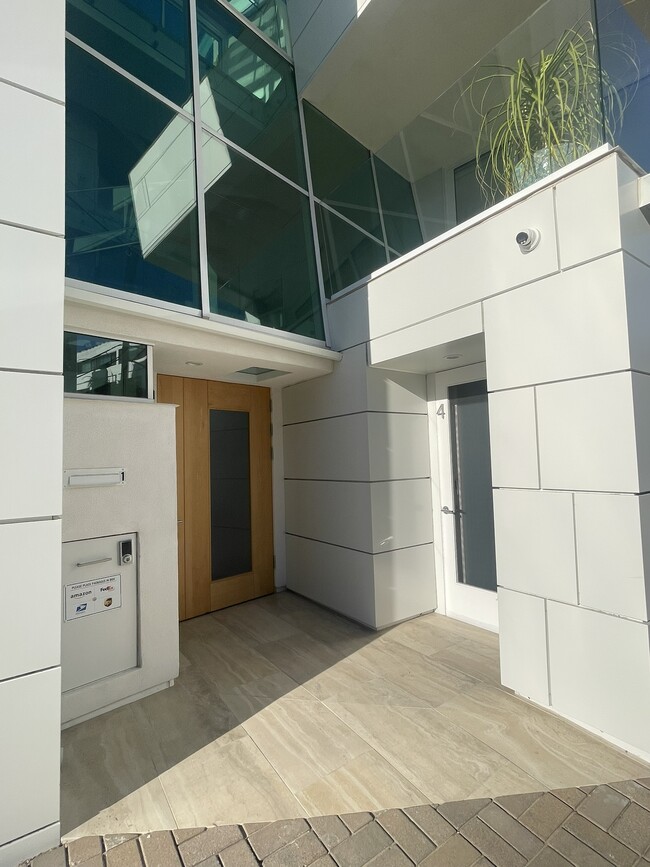 Entry to Unit - 5111 Ocean Front Walk Unit 4