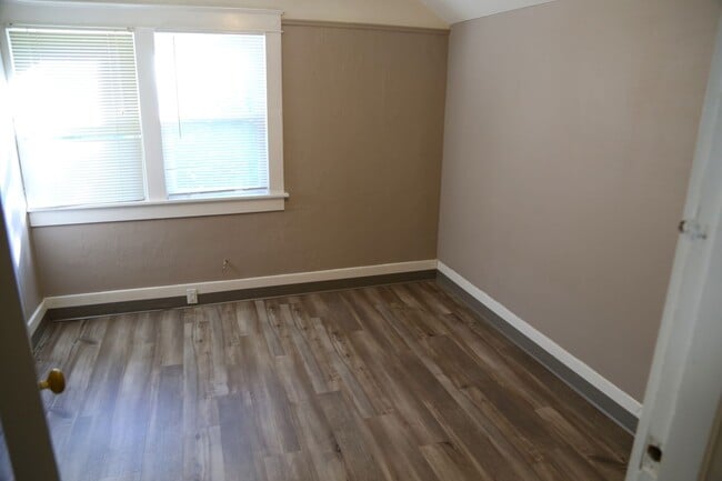 Photo - 955VanB Unit Main floor