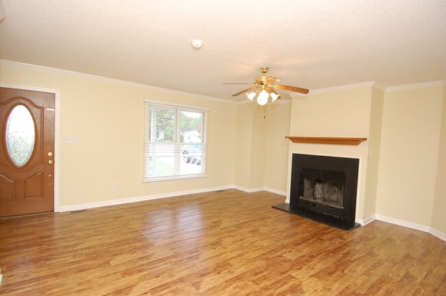 Photo - 705 S Hughes St