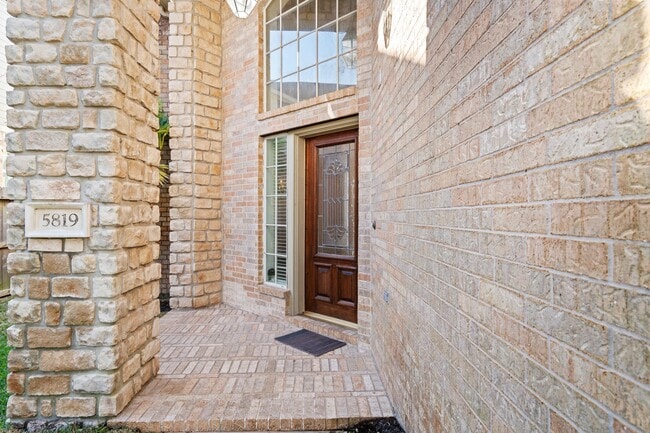 Photo - 5819 Brook Bend Dr