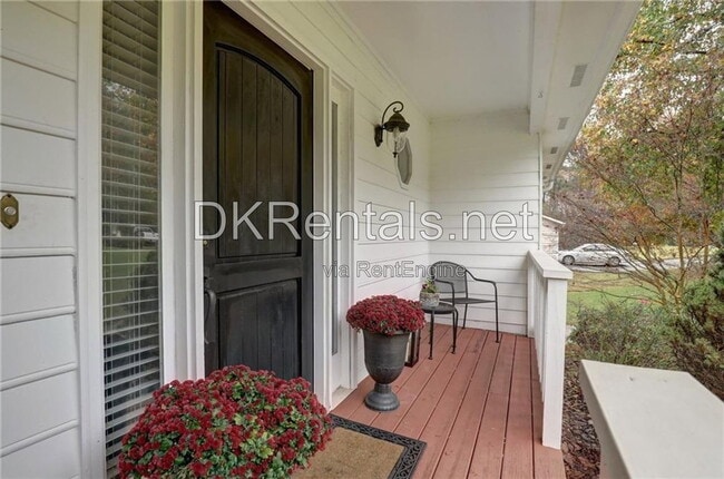 Photo - 4492 Coventry Way NE