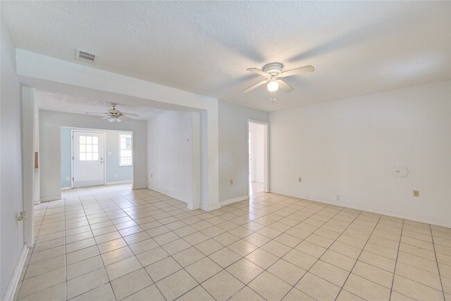 Photo - 10717 Pillot St