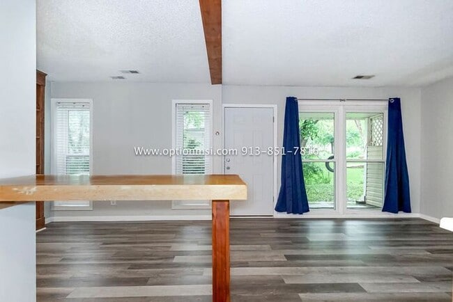 Photo - Spacious duplex near KU!