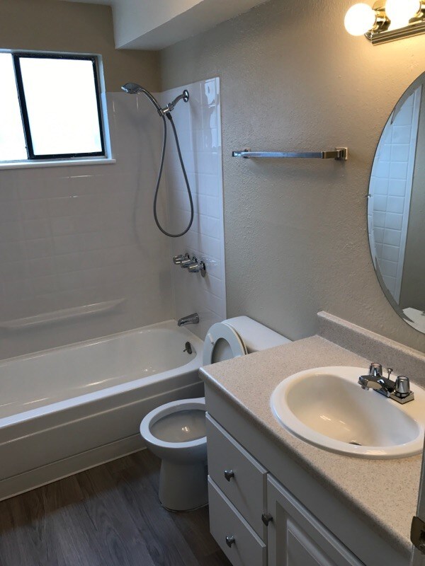 Photo - Parkwood Plaza