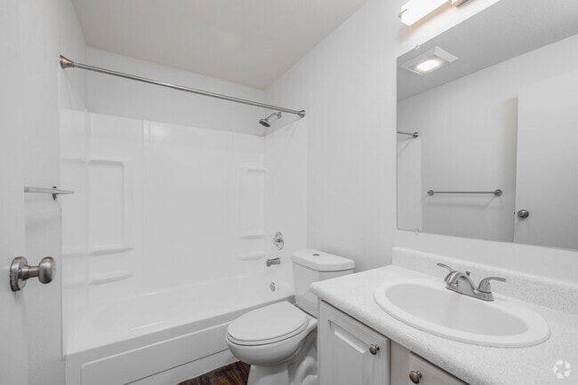 1BR, 1BA - 580SF - Bathroom