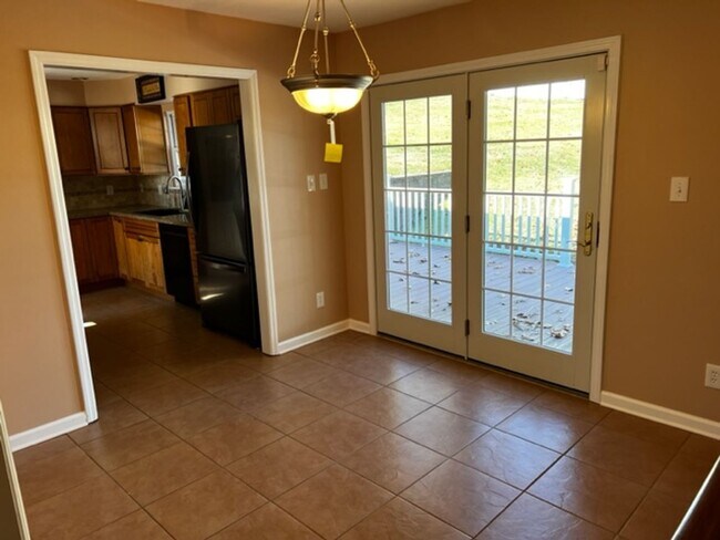 Photo - Oak Ridge 37830 - 3 bedroom, 1.5 bath home upstairs with basement bonus room - Call Troy Adams 86...