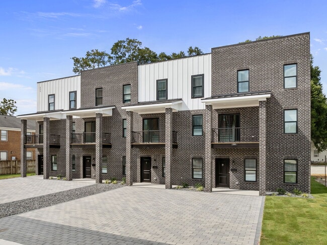 113 E 9th St Unit 1