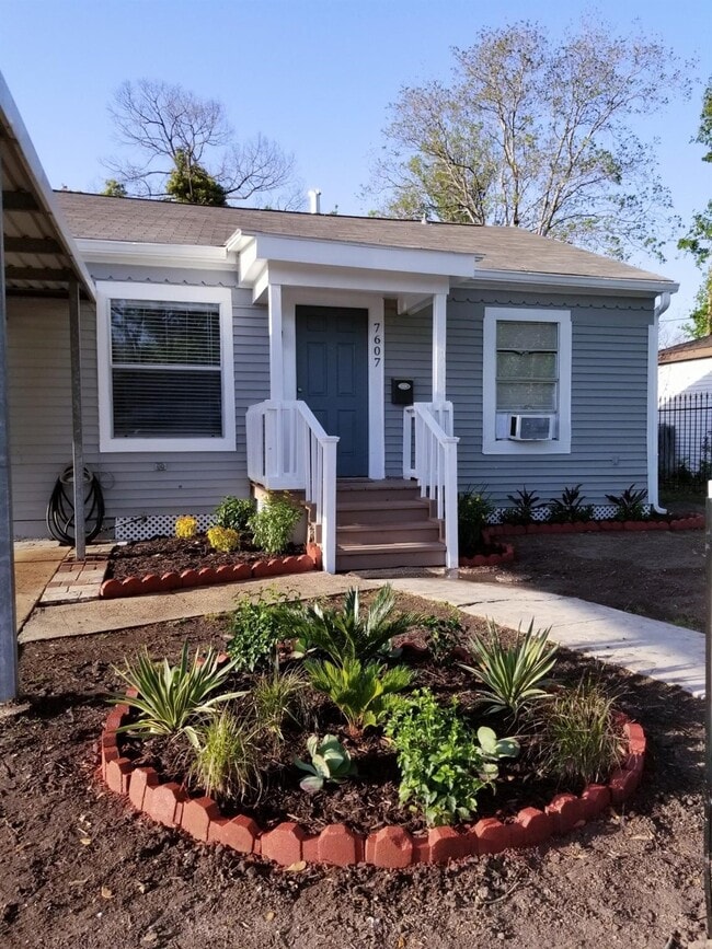 Photo - 7607 Hemlock St