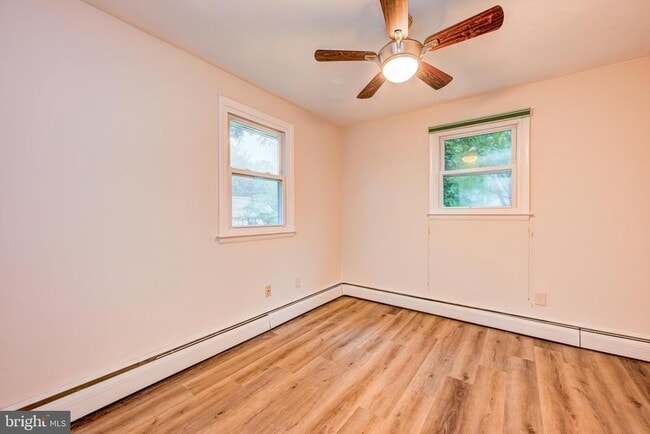 Photo - 402 Larchwood Ave