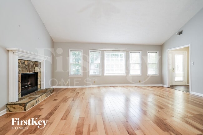Photo - 960 Old Spring Way NE