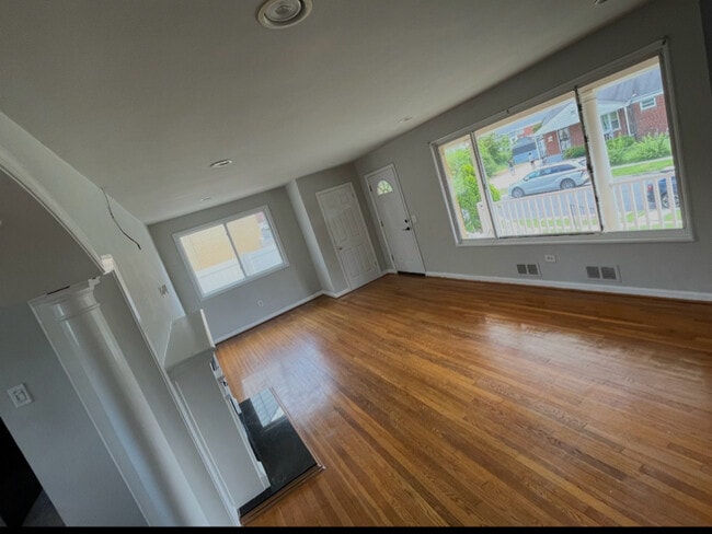 Photo - 1606 Parham Rd