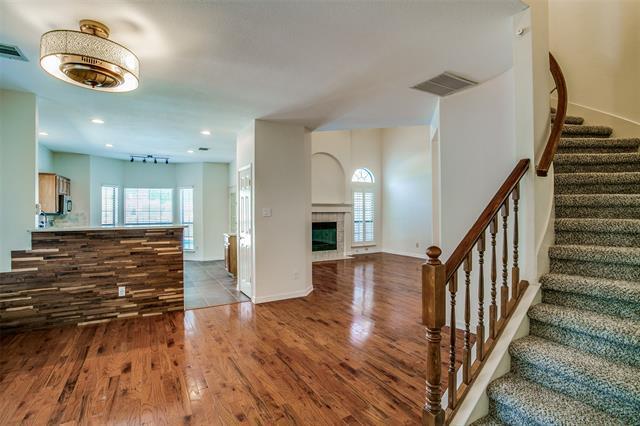 Photo - 824 Woodlake Dr