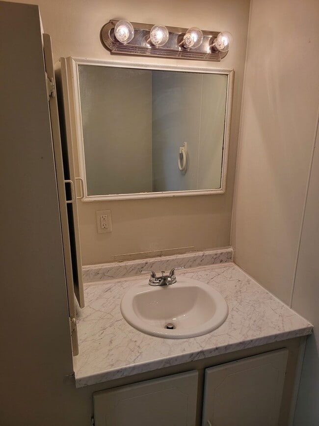 Photo - Spacious 3 Bed 1 bath home