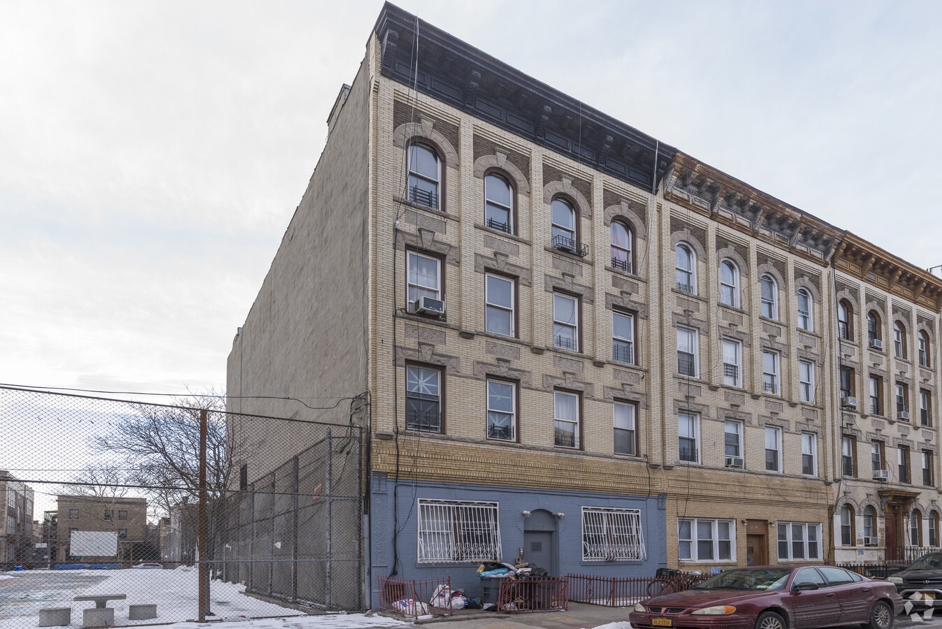 Photo - 1217 Halsey St Apartments
