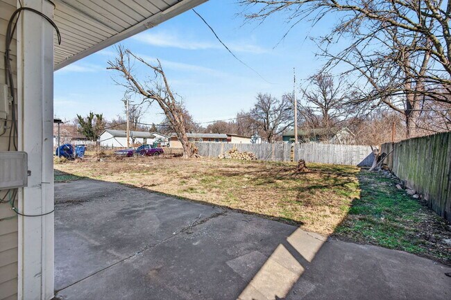 Photo - 811 St Thomas Ln