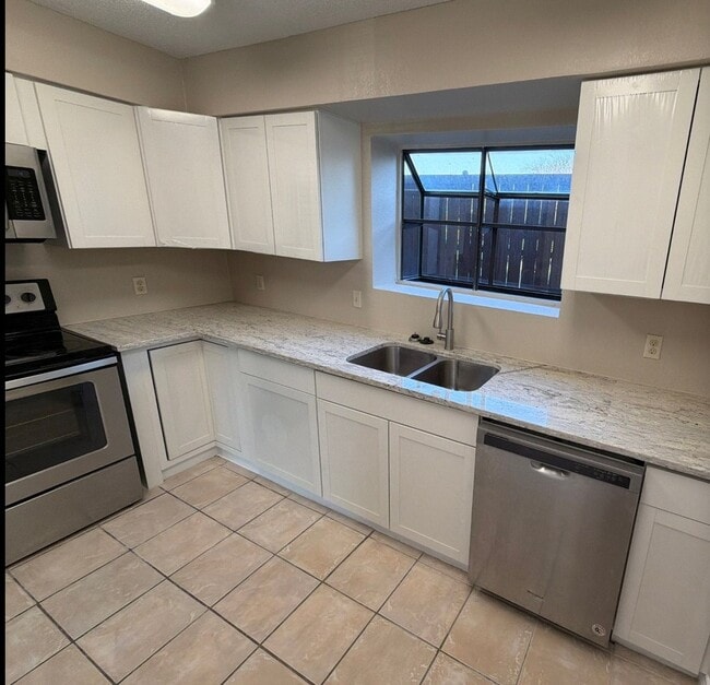 Building Photo - 4748 Old Bent Tree Ln Unit 1005