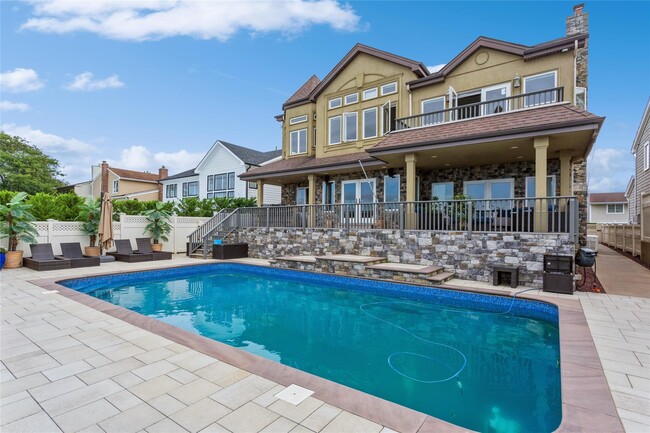 Photo - 319 Harbor Dr