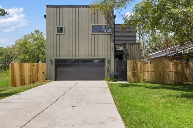Building Photo - 1420 Primrose St